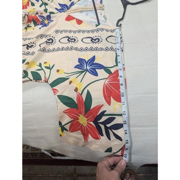 Flirty cream romper with bright floral print plus size XXL - Picture 11 of 13